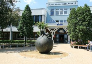 376862-kozminski-universitesi-2
